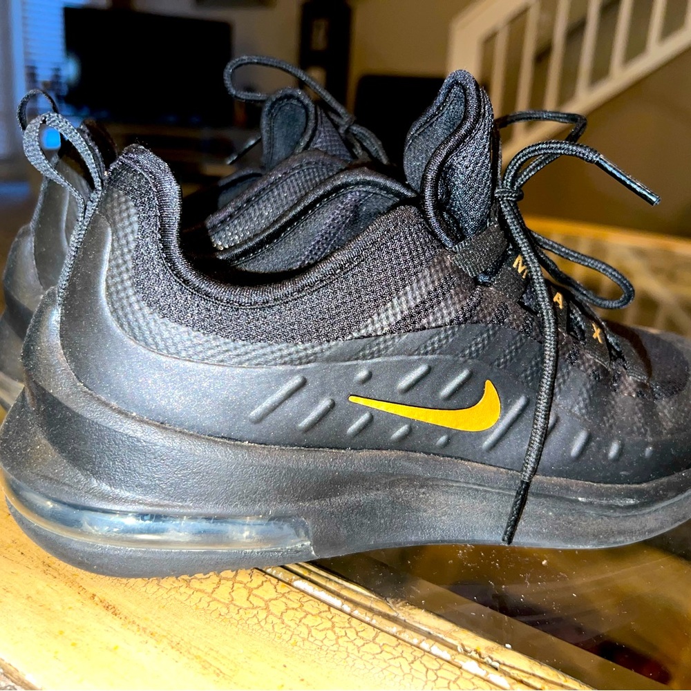 Nike Air Max Axis Black Metallic Gold AA2168-007